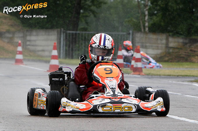 Rik Koen juichend over de finish